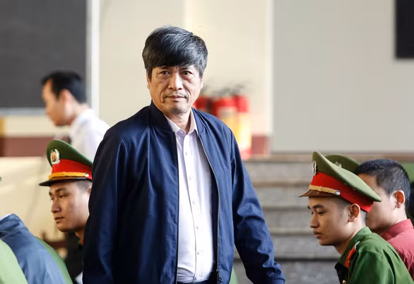 Trùm đường dây đánh bạc khai hối lộ 2 cựu tướng công an hàng chục tỉ - Ảnh 3. Trùm đường dây đánh bạc khai hối lộ 2 cựu tướng công an hàng chục tỉ - Ảnh 3.