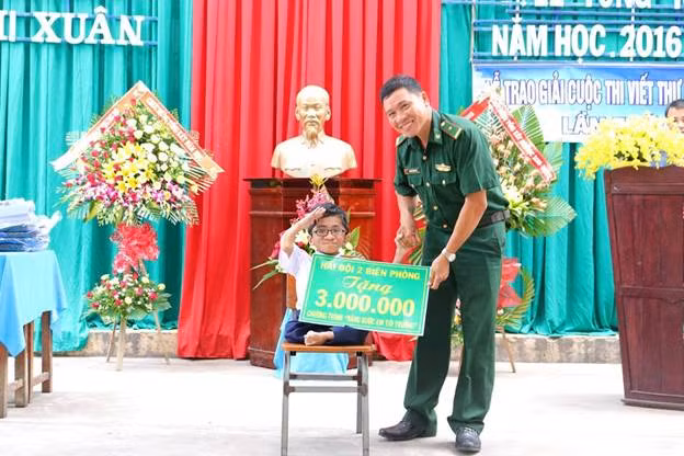 Khát khao đến trường của “cậu bé hạt tiêu“