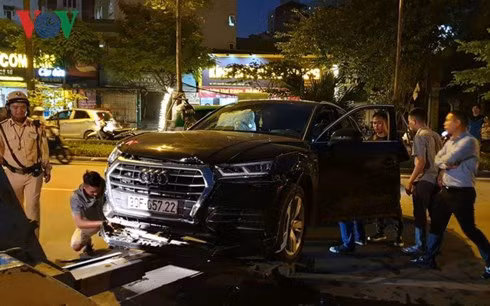 tai xe audi tong lien hoan giua pho ha noi hinh 2