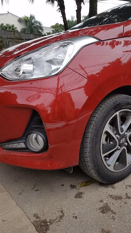 Vết xước trên xe.