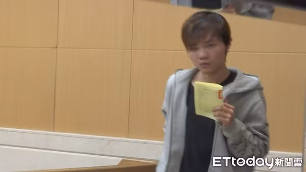 Bạn trai của chị Lâm.