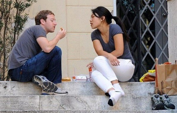 Thì ra đây là bí quyết khiến cô vợ kém xinh làm ông chủ Facebook không những si mê mà còn ngoan ngoãn nghe lời - Ảnh 1. Thì ra đây là bí quyết khiến cô vợ kém xinh làm ông chủ Facebook không những si mê mà còn ngoan ngoãn nghe lời - Ảnh 1.
