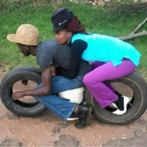 Em không chê anh nghèo thì leo lên xe anh đèo.