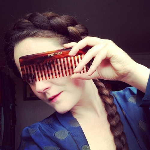 Tóc dài, đẹp đáng kinh ngạc dù 14 năm không gội đầu hình ảnh 2 toc dai, dep dang kinh ngac du 14 nam khong goi dau hinh anh 2