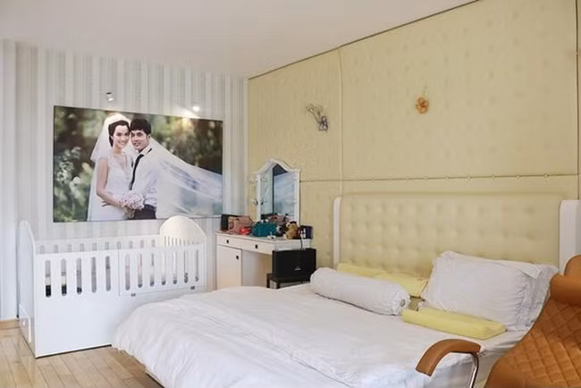 Cầu hôn mẹ đơn thân nóng bỏng, Ưng Hoàng Phúc giàu có thế nào?