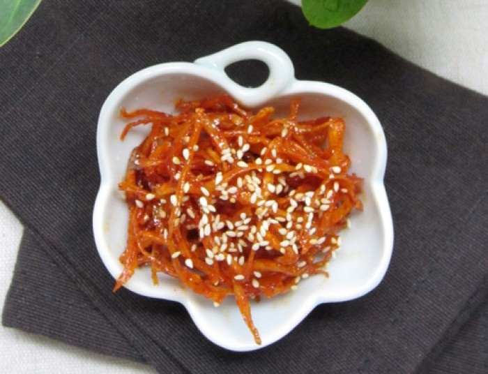 Tự làm mực khô chua cay thoải mái nhâm nhi ngày mưa