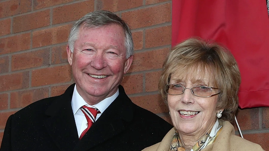 Sir Alex vừa mất đi người vợ yêu quý.