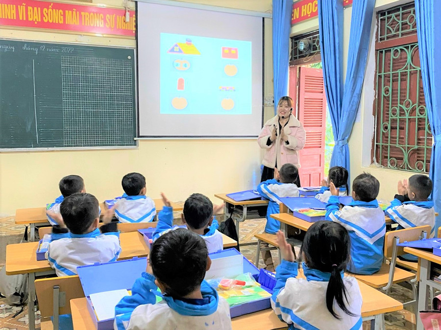 Công nghệ thông tin được ứng dụng trong dạy học thu hút sự hứng khởi của học sinh.