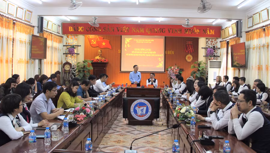 Quang cảnh buổi làm việc giữa Sở GD&Đt tỉnh Điện Biên với Trường ĐHNN – ĐHQGHN.