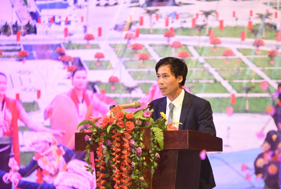 Ông Nguyễn Hữu Đại, Phó Chủ tịch UBND huyện Nậm Pồ phát biểu khai mạc Ngày hội. Ông Nguyễn Hữu Đại, Phó Chủ tịch UBND huyện Nậm Pồ phát biểu khai mạc Ngày hội.