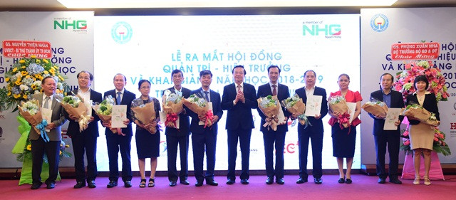 HĐQT và hiệu trưởng mới của Trường ĐH Gia Định tại lễ công bố