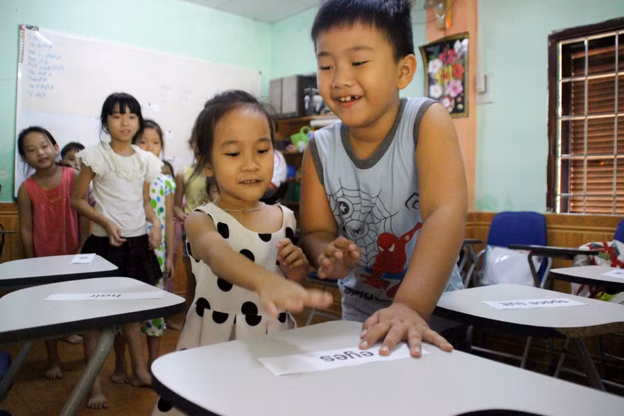 Lớp học 1 đô mang tiếng Anh về làng