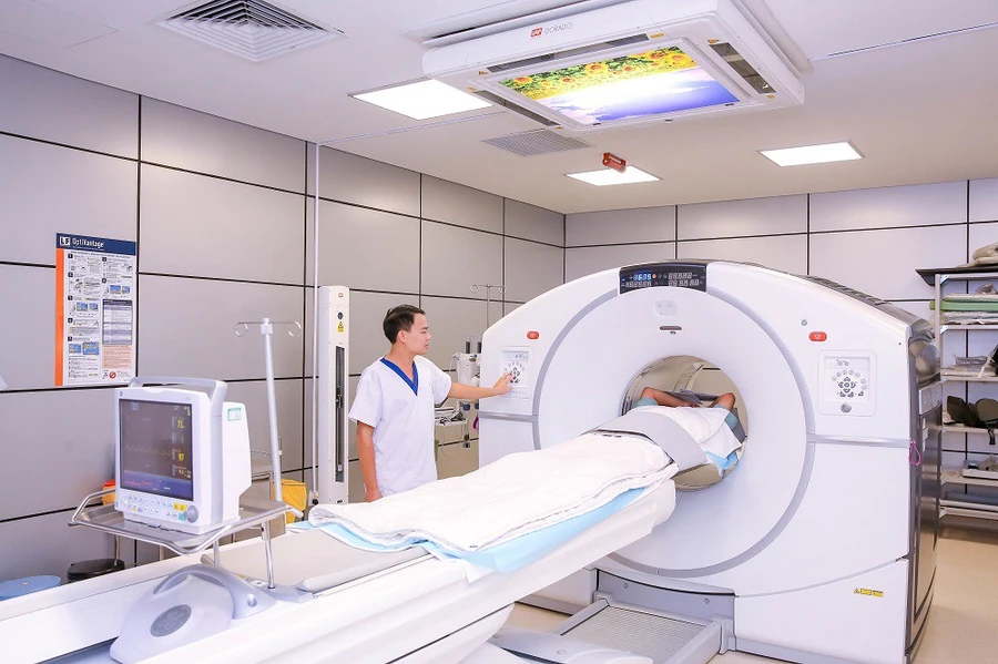 Chụp PET/CT giúp phân biệt tổn thương lành tính với tổn thương ác tính, là cơ sở quan trọng để điều trị các bệnh ung thư 