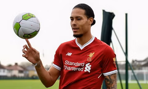 Van Dijk giờ là hậu vệ đắt giá nhất thế giới.