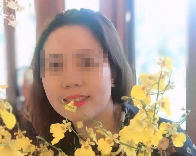  Bà Thêm sử dụng bằng của chị gái để đi học và thăng tiến. 