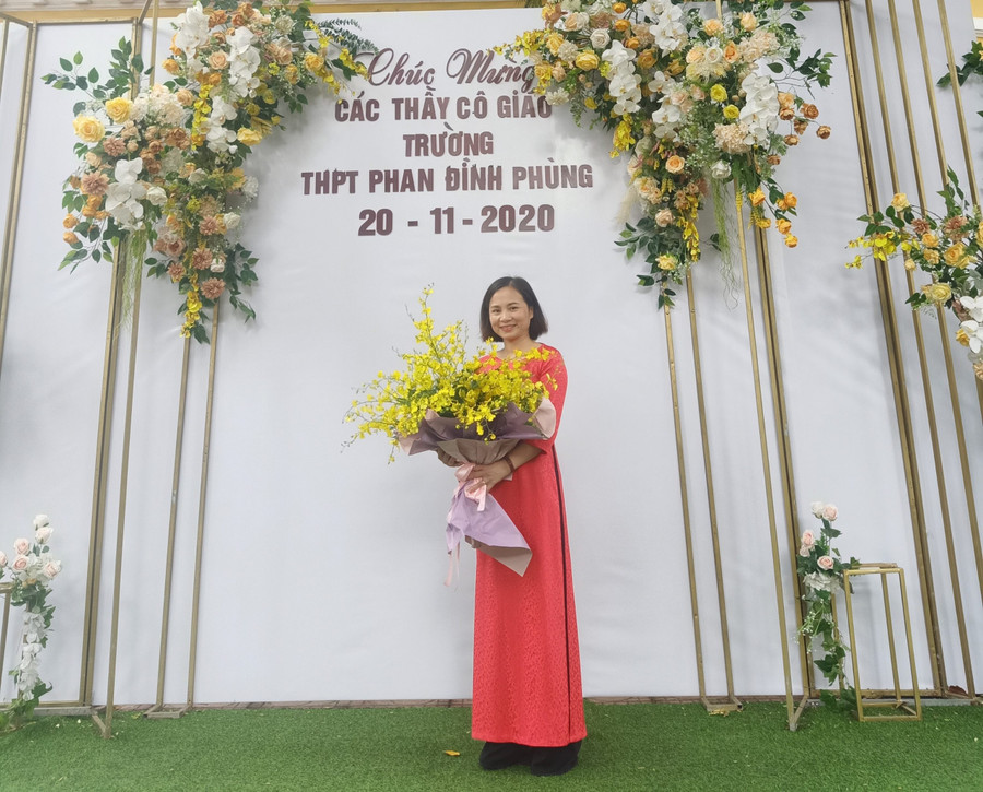 Cô Ngô Thị Thanh Bình là một trong những giáo viên Tiếng Anh có chuyên môn tốt tại Trường THPT Phan Đình Phùng cũng như của Hà Nội.