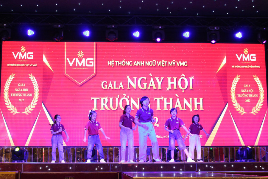 Một tiết mục văn nghệ của học sinh trong đêm Gala.