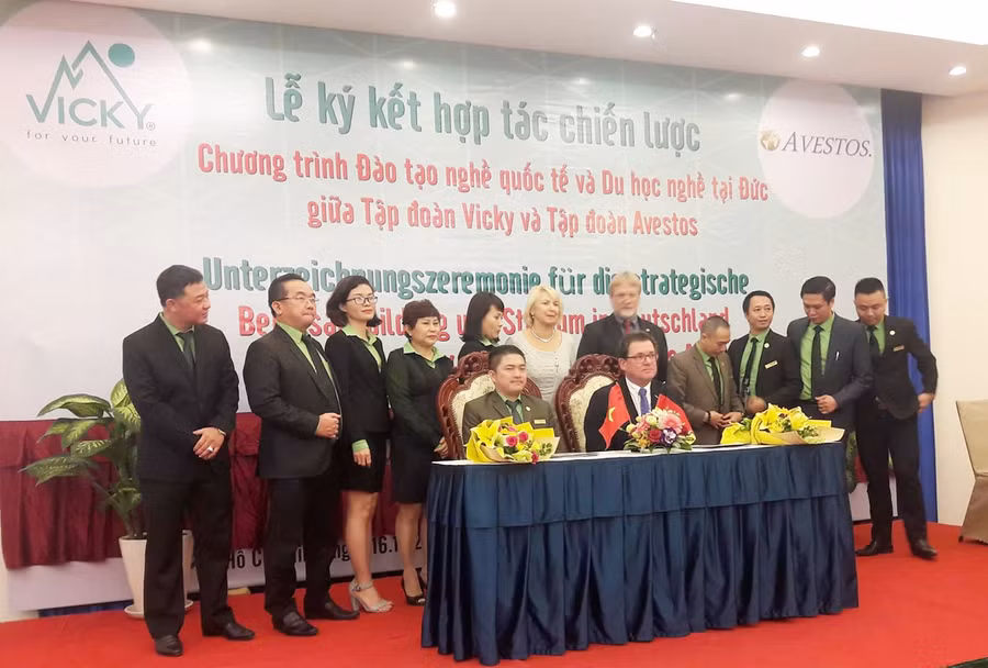 Buổi lễ ký kết hợp tác chuẩn bị diễn ra Buổi lễ ký kết hợp tác chuẩn bị diễn ra