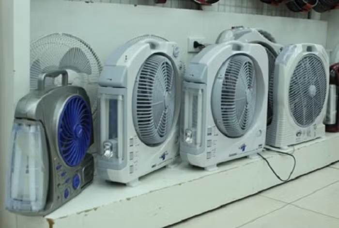 Chọn mua và sử dụng đúng cách quạt tích điện vừa rẻ vừa bền