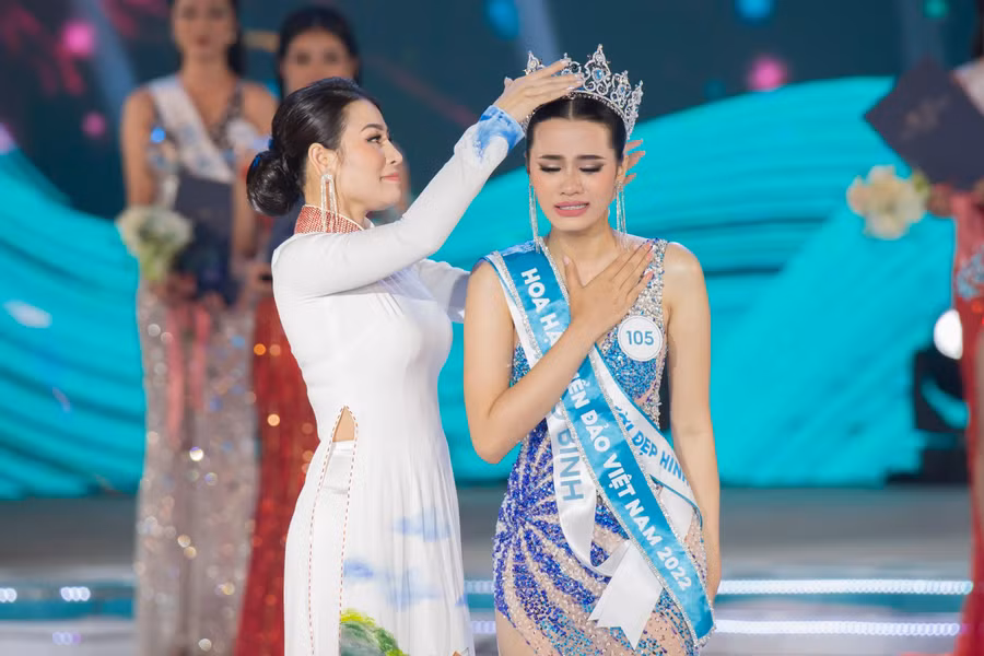 Người đẹp Đinh Như Phương đến từ Quảng Bình đã đăng quang Hoa hậu Biển đảo Việt Nam 2022.