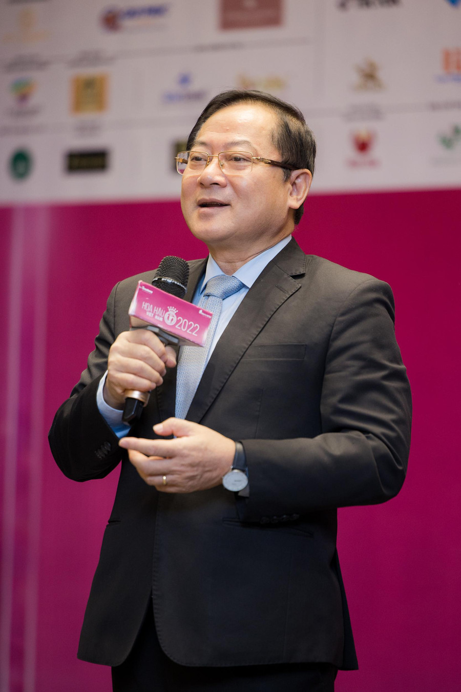 Nhà báo Lê Xuân Sơn, Tổng biên tập báo Tiền Phong, Trưởng Ban tổ chức cuộc thi – Trưởng ban Giám khảo Hoa hậu Việt Nam 2022. Nhà báo Lê Xuân Sơn, Tổng biên tập báo Tiền Phong, Trưởng Ban tổ chức cuộc thi – Trưởng ban Giám khảo Hoa hậu Việt Nam 2022.