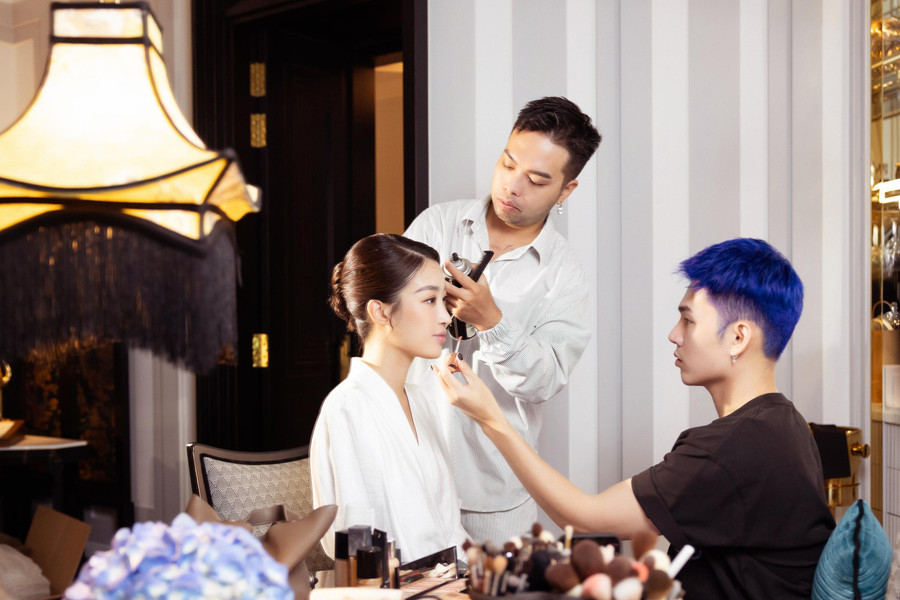 Hoa hậu Đỗ Mỹ Linh được đánh giá xinh đẹp nhờ gương mặt phúc hậu, nụ cười rạng rỡ và làn da căng mịn, tràn đầy sức sống. Hoa hậu Đỗ Mỹ Linh được đánh giá xinh đẹp nhờ gương mặt phúc hậu, nụ cười rạng rỡ và làn da căng mịn, tràn đầy sức sống.