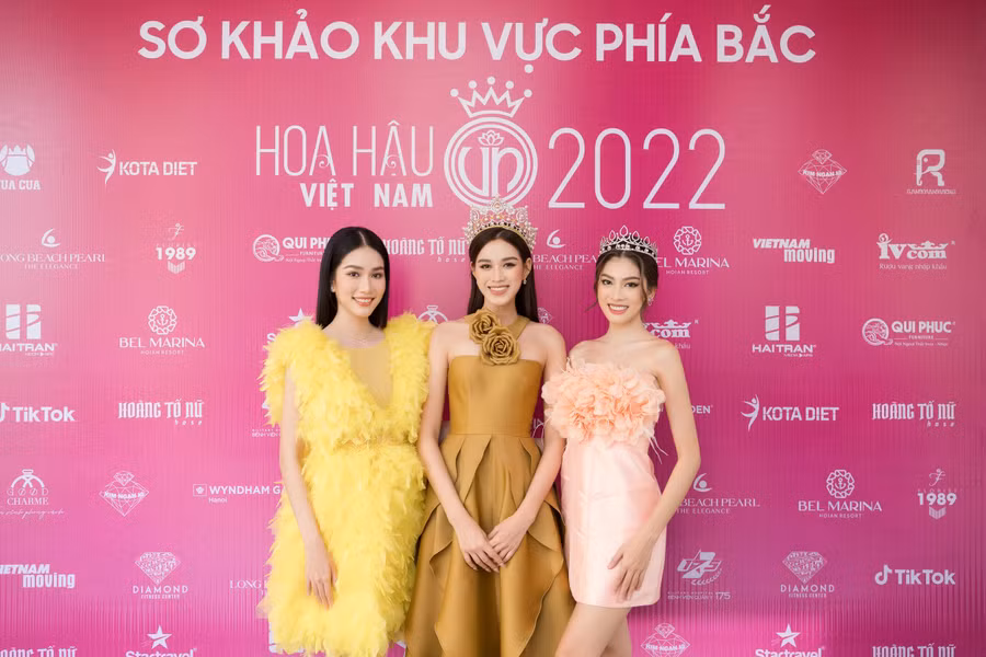 Top 3 hoa hậu Việt Nam 2020. Hoa hậu Đỗ Hà xuất hiện cùng vương miện danh giá.