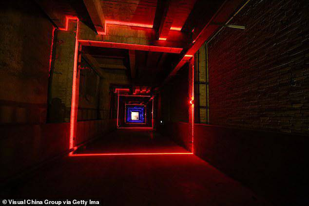 Bí ẩn lạnh gáy trong hang động nhân tạo lớn nhất thế giới ảnh 2 bi an lanh gay trong hang dong nhan tao lon nhat tg: 6 van nguoi lam nhiem vu tuyet mat - 4