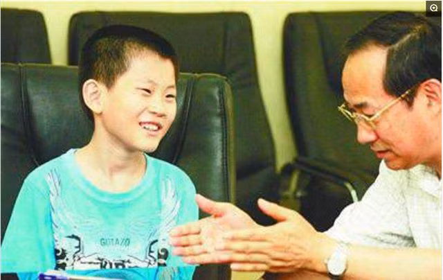 con 7 tuoi moi hoc tieu hoc, di duoc 3 ngay giao vien khong nhan vi ly do bat ngo - 3