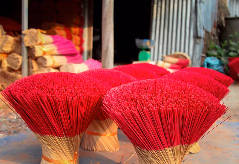 Làng nghề làm nhang nhộn nhịp những ngày cận tết