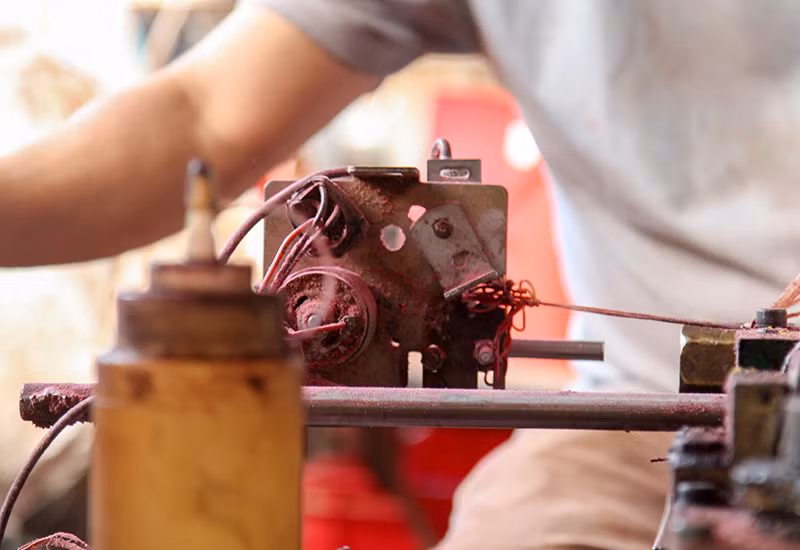 Việc dùng máy giúp người làm nhang tiết kiệm rất nhiều sức lao động