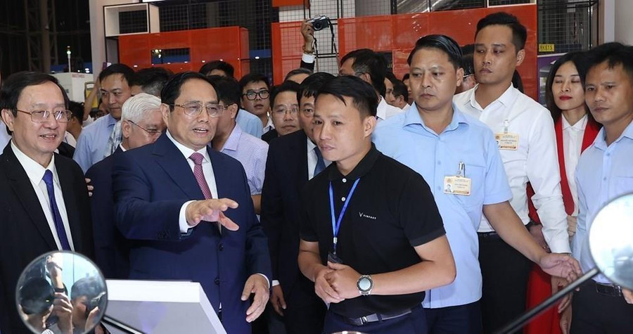 Thủ tướng Chính phủ Phạm Minh Chính thăm triển lãm thành tựu của TECHFEST Vietnam 2022.