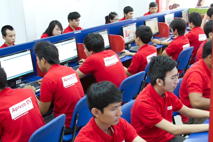 Nhiều bạn trẻ học 2 hệ để vững kiến thức tiếp cận nghề