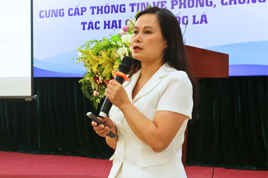 Bà Nguyễn Thị Thu Hương - Đại diện Quỹ Phòng chống tác hại thuốc lá chia sẻ tại hội thảo.