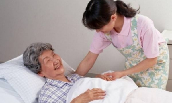 Con dâu phải chăm sóc bố mẹ chồng, thế ai sẽ chăm sóc bố mẹ họ đây? ảnh 1 cham-soc-me-blogtamsuvn