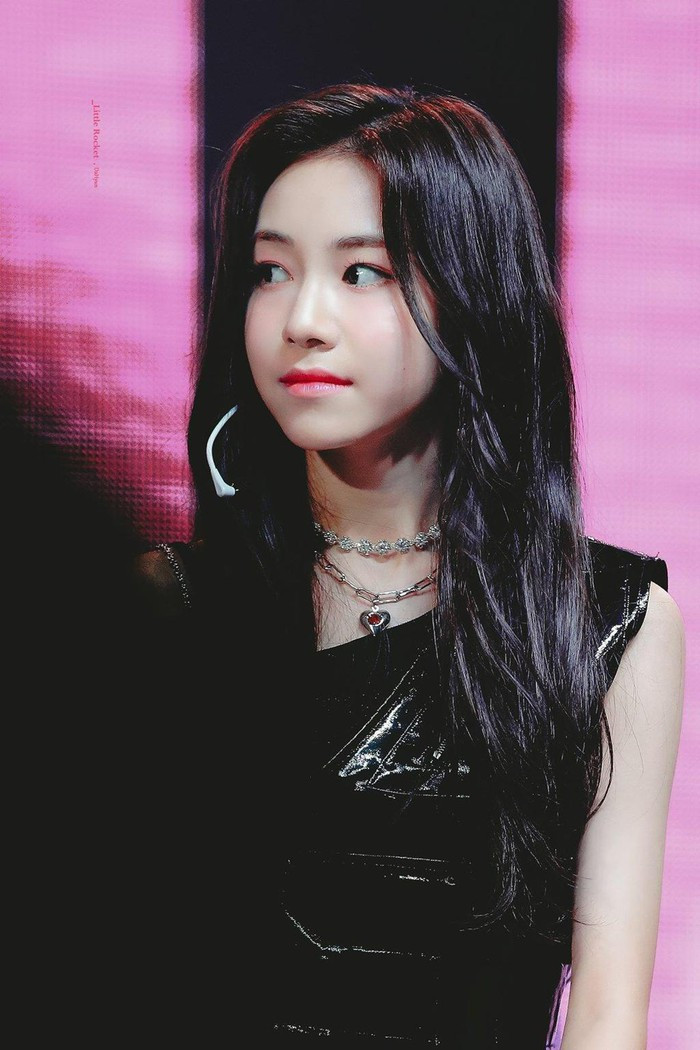 Nhan sắc trong veo của nữ thần tượng nhỏ tuổi nhất Kpop ảnh 6