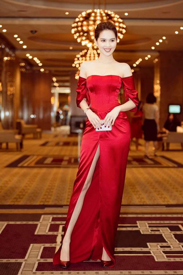 Ngọc Trinh diện váy đỏ cực gợi cảm làm náo loạn thảm đỏ ở Úc ảnh 1 Ngọc Trinh xuất hiện tại sự kiện làm đẹp ở Úc với trang phục cắt xẻ tông đỏ nổi bật.