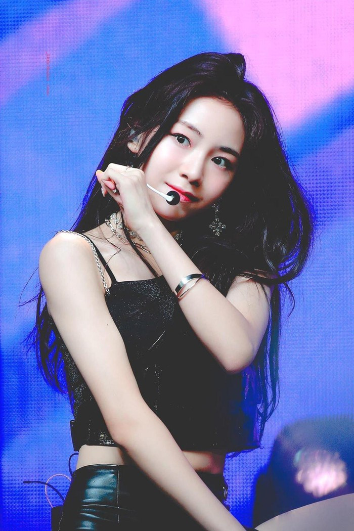 Nhan sắc trong veo của nữ thần tượng nhỏ tuổi nhất Kpop ảnh 1