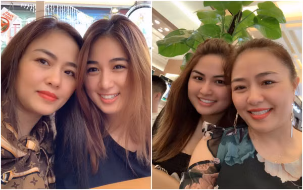 Cô và chị gái chụp ảnh chung với mẹ.