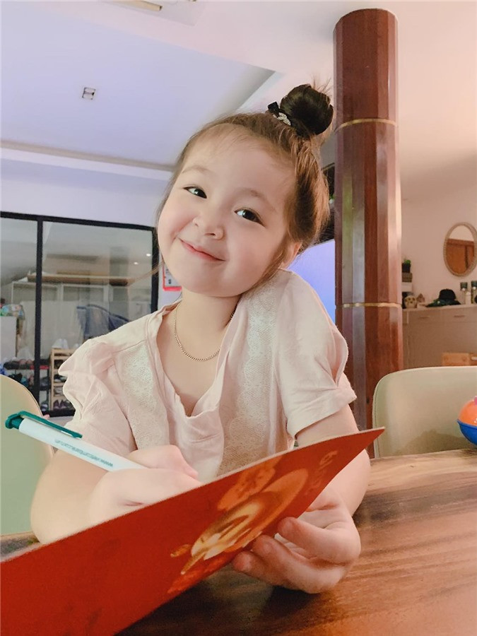 Elly Trần hé lộ hình ảnh mới nhất của Cadie khiến ai nấy ngỡ ngàng ảnh 7 Elly Trần hé lộ hình ảnh mới nhất của Cadie khiến ai nấy ngỡ ngàng ảnh 7