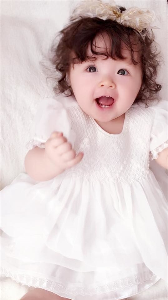 Elly Trần hé lộ hình ảnh mới nhất của Cadie khiến ai nấy ngỡ ngàng ảnh 4 Elly Trần hé lộ hình ảnh mới nhất của Cadie khiến ai nấy ngỡ ngàng ảnh 4