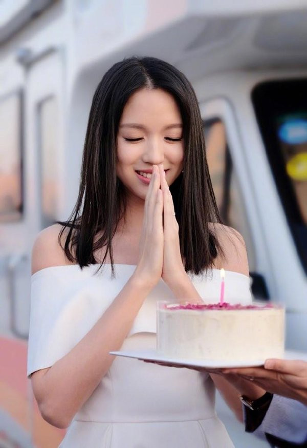 sau khi rut khoi gioi giai tri, hoa hau truong tu lam gay soc boi nhan sac u40 - 4