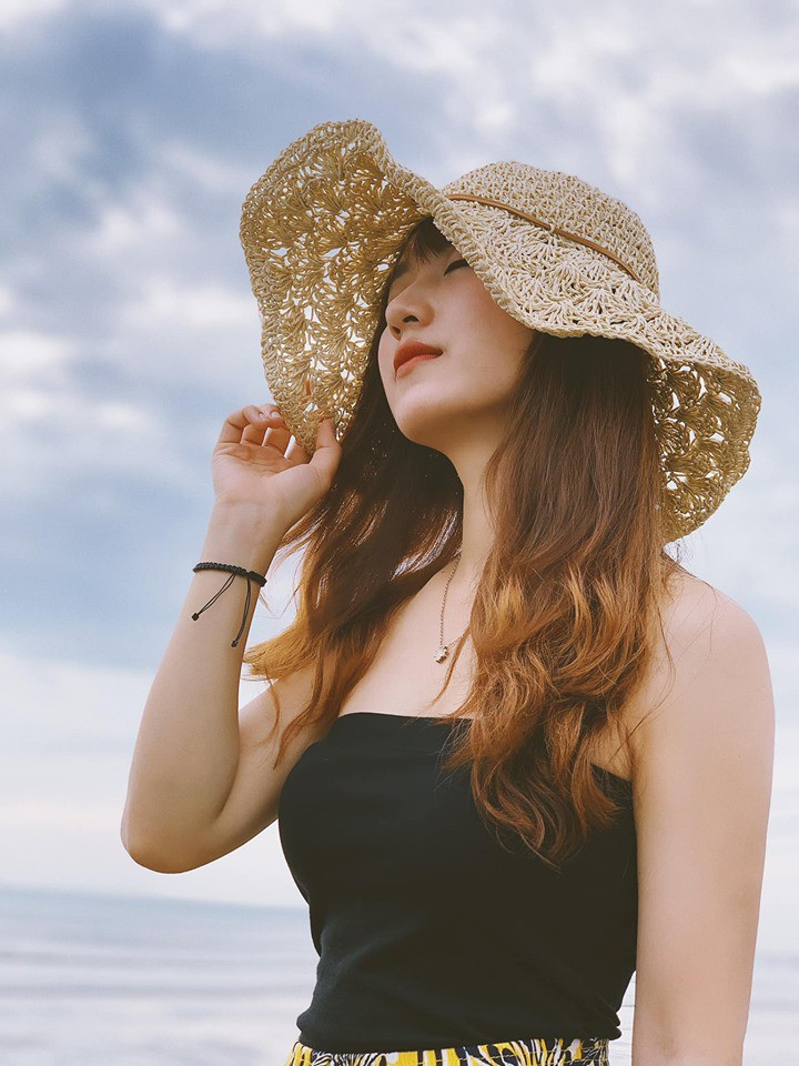 Ngỡ ngàng nhan sắc ngoài đời của cô giáo tiểu học đang gây xôn xao mạng xã hội ảnh 5 3