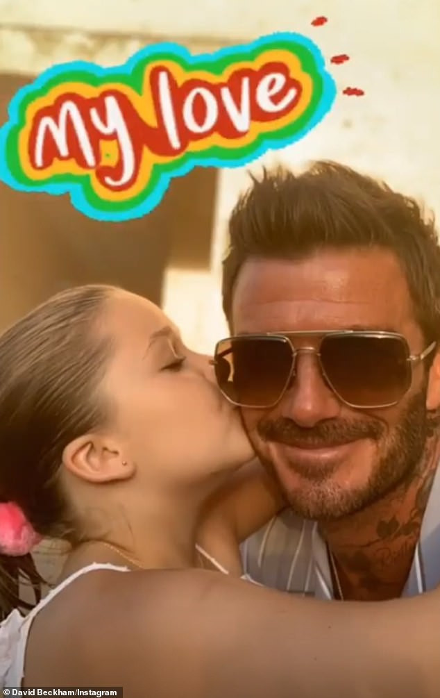 Vợ chồng David Beckham khoe ảnh tình tứ trong chuyến du lịch Ý ảnh 2