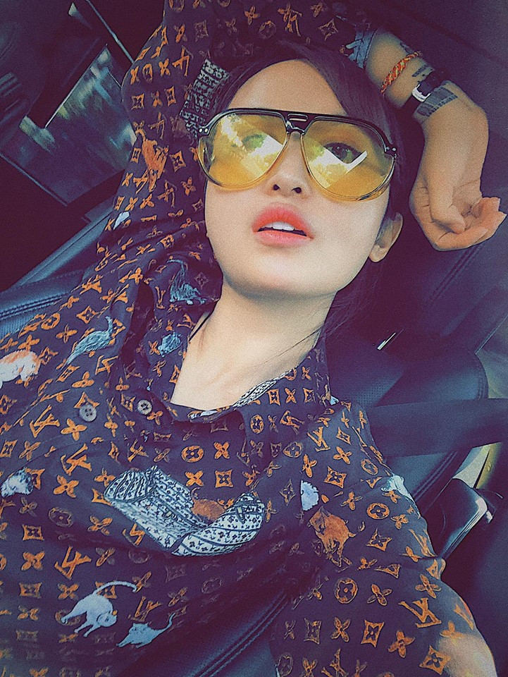 Cuộc sống sang chảnh, ngập trong đồ hiệu của vợ 2 đại gia Minh Nhựa ảnh 8 Cuộc sống sang chảnh, ngập trong đồ hiệu của vợ 2 đại gia Minh Nhựa ảnh 8