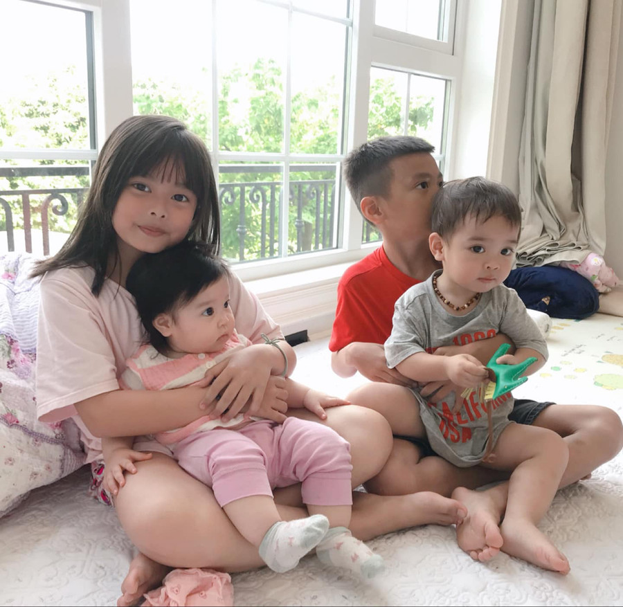 Ông xã Hằng Túi bất ngờ lên tiếng cực gắt vụ chồng mới của nữ ca sĩ ngược đãi con riêng ảnh 4 Thấy vợ bức xúc chuyện chồng mới của nữ ca sĩ nọ cấu tay con riêng trên livestream, ông xã Hằng Túi bất ngờ lên tiếng khiến ai cũng sốc-6