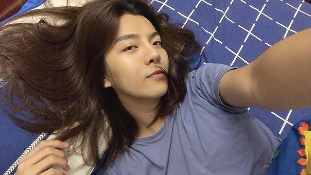 Chuyện cảm động về anh chàng 9x nuôi tóc dài như thiếu nữ ảnh 2 Chuyện cảm động về anh chàng 9x nuôi tóc dài như thiếu nữ - ảnh 2