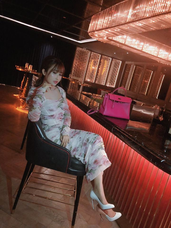 Cuộc sống sang chảnh, ngập trong đồ hiệu của vợ 2 đại gia Minh Nhựa ảnh 14 Cuộc sống sang chảnh, ngập trong đồ hiệu của vợ 2 đại gia Minh Nhựa ảnh 14