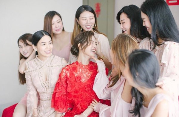 dam hoi hot nhat hom nay: &#34;than tien ty ty&#34; duoc tang vang rong, than the chu re gay sot - 4