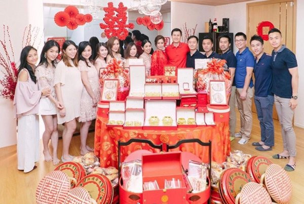 dam hoi hot nhat hom nay: &#34;than tien ty ty&#34; duoc tang vang rong, than the chu re gay sot - 3